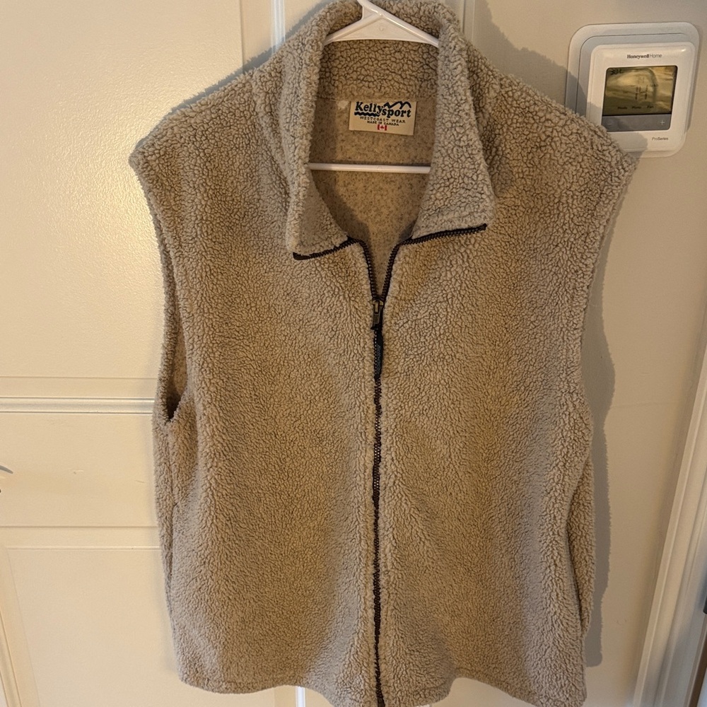 Kellysport Sherpa Fleece Vest in Tan